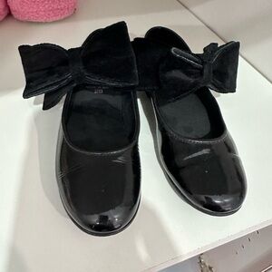 Lucini girls black leather Mary Jane's with velvet bow size 28